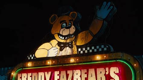  Five Nights at Freddy's: 어둠 속 인형들의 저주를 피해라!